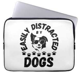 かわいい犬に気を取られるペット愛好家フリットTシャツ ラップトップスリーブ