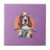 かわいい犬のバイクもしくは自転車に乗る人が夕日に タイル (正面)