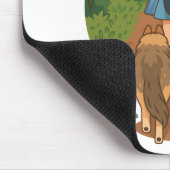 かわいい犬のママが子犬と森の遊歩道を散歩イラスト マウスパッド (コーナー)