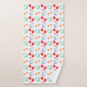 かわいい犬の前足のプリントと愛のハート バスタオル (バスタオル)