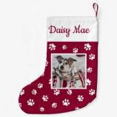 かわいい犬の名前と写真 赤と白の足跡プリント スモールクリスマスストッキング (裏面)