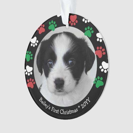 かわいい犬の子犬の初めてのクリスマスが赤緑の絵を描く オーナメント (正面)