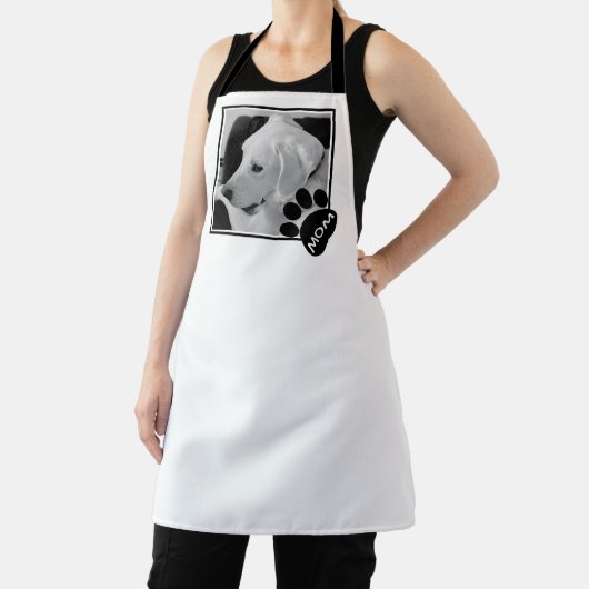 かわいい犬の母の手の白黒の写真 エプロン (インサイチュ)