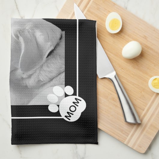 かわいい犬の母の手の白黒の写真 キッチンタオル (四つ折り)