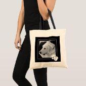 かわいい犬の母の手の白黒の写真 トートバッグ (正面(商品))