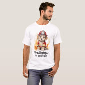 かわいい犬の消防士スーツ消防士のトレーニング Tシャツ (正面フル)