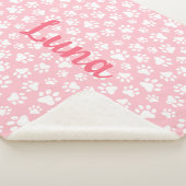 かわいい犬の足跡パターン 白とパステルピンク シェルパブランケット (3/4)