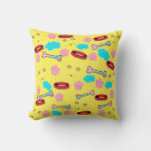 かわいい犬の首輪と骨のデザイン クッション (正面)