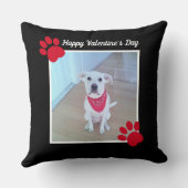 かわいい犬ハッピーバレンタインデー赤い前足1写真 クッション (裏面)