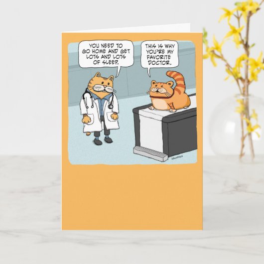かわいい猫おもしろい医者が昼寝をもっと誕生日 カード (黄色い花)