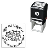 かわいい猫がくっついて寝ている図書館の本の名前 セルフインキングスタンプ (インサイチュ)