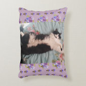 かわいい猫がハッピー ダンスをしているクッション アクセントクッション (正面(垂直))