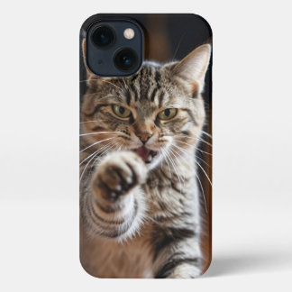 かわいい猫がパンチを投げる iPhone 13ケース