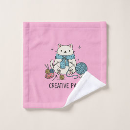 かわいい猫がピンクの毛糸で編み物をする　クリエイティブな趣味のデザイン ウォッシュタオル
