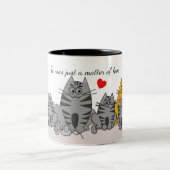 かわいい猫がマグをしカスタムて文字 ツートーンマグカップ (中央)