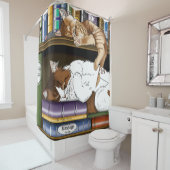 かわいい猫が寝ている本棚のイラスト シャワーカーテン (インサイチュ)