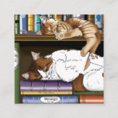 かわいい猫が寝ている本棚のイラスト スクエア名刺 (正面)