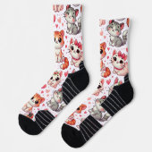 かわいい猫とハート柄ソックス – ピンク&レッド ソックス (左)