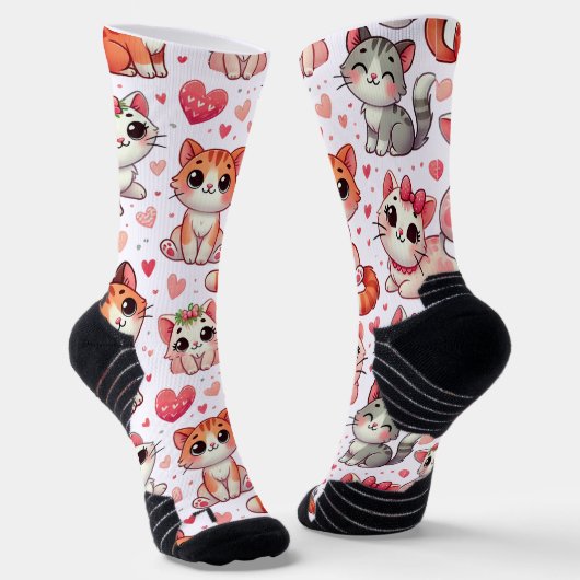 かわいい猫とハート柄ソックス – ピンク&レッド ソックス (傾斜あり)