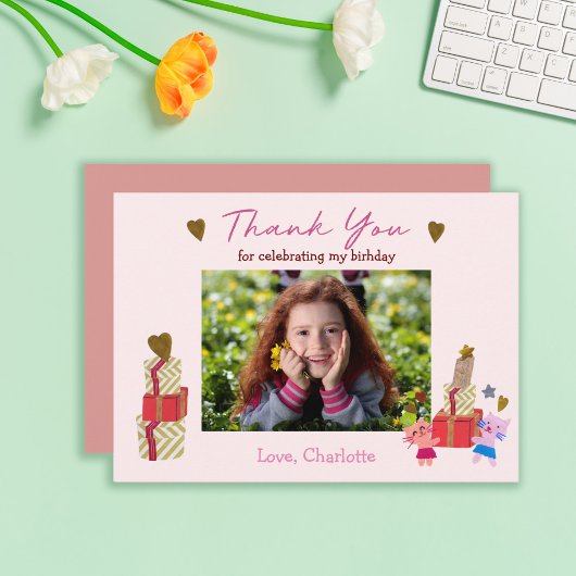 かわいい猫とプレゼント | ピンクの誕生日パーティー サンキューカード