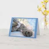 かわいい猫に手を伸ばすペット カード (黄色い花)