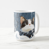 かわいい猫のあったか冬の雪 コーヒーマグカップ (正面右)