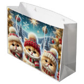 かわいい猫のクリスマス飾りと雪 ラージペーパーバッグ (裏面アングル)