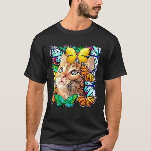 かわいい猫の子猫が蝶と遊んでいる Tシャツ (正面)