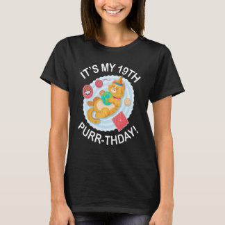 かわいい猫の寝具 おもちゃの魚 19歳 誕生日おめでとう19歳 Tシャツ