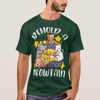 かわいい猫の山の子猫を見おもしろいる Tシャツ