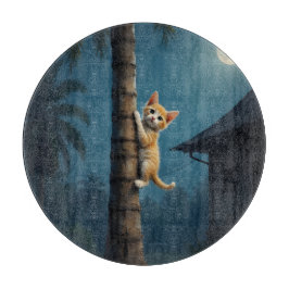 かわいい猫の瞬間 - 登ることを学ぶ カッティングボード