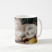 かわいい猫の誕生日お祝いデザイン コーヒーマグカップ (正面右)