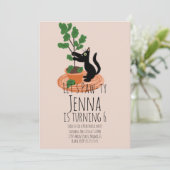 かわいい猫の誕生日パーティーブラックピンク招待状 招待状 (スタンド正面)