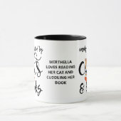 かわいい猫や本などに気を取られる マグカップ (中央)