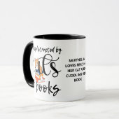 かわいい猫や本などに気を取られる マグカップ (正面左)