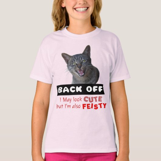 かわいい猫を背中に押して – かわいい猫だが美味しい Tシャツ (正面)