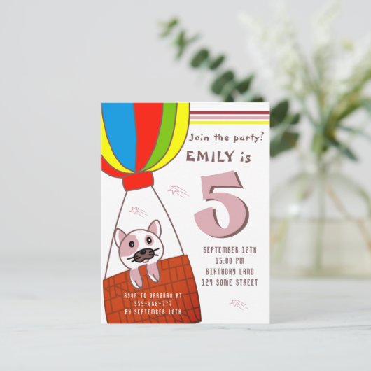 かわいい猫インホットエアバルーンガール誕生日 インビテーションポストカード (スタンド正面)