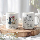 かわいい猫クリスマスコーヒーマグ コーヒーマグカップ<br><div class="desc">クリスマスの応援を黒猫とシャムよくはしゃぐゼ猫のマグカップと一緒に広げおもしろいて、「私の猫は運転しな熱狂するい。人々は知っている！」 猫好きプレゼントのアイディアにぴったりのマグは、クリスマスのお母さんや子猫を愛する人に思いやりあるプレゼントアイディアを作る。各マグカップは完全にカスタマイズ可能で、簡単テンプレートを使用して名前や特別な挨拶を追加する。猫素晴らしのカスタムコーヒーマグや休日のプレゼント、猫ファンのための大量注文。Do Tell A BelleのVictoria Grigaliunasによるオリジナル水彩画で設計。www.zazzle.com/dotellabelleで猫をテーマにしたギフトをもっと見る。</div>