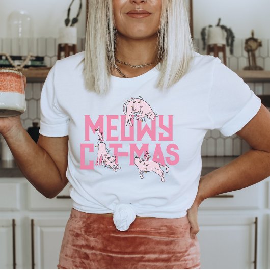 かわいい猫クリスマスライトピンクの休日Tシャツ Tシャツ