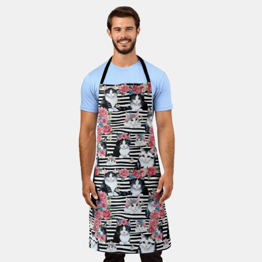 かわいい猫ピンクのバラと黒ストライプ色 エプロン (着用した状態)