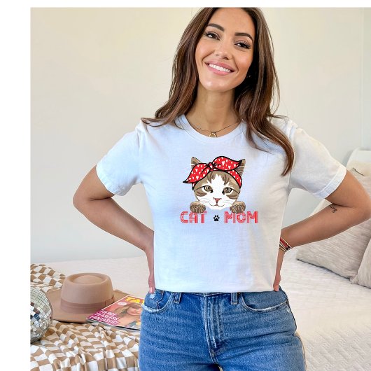 かわいい猫ママ赤いスカーフ Tシャツ