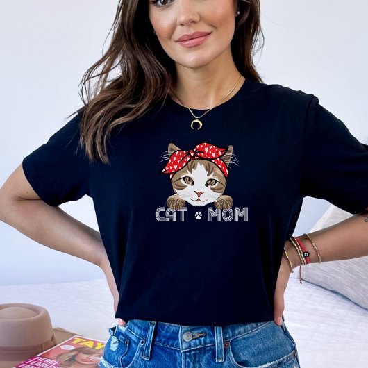 かわいい猫ママ赤いスカーフ Tシャツ