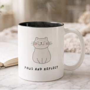 かわいい猫愛好家のイラスト「Paws+And+Reflect」楽しいデザイン ツートーンマグカップ