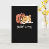 かわいい猫感じの眠い子猫は疲れた猫を眠る カード (黄色い花)