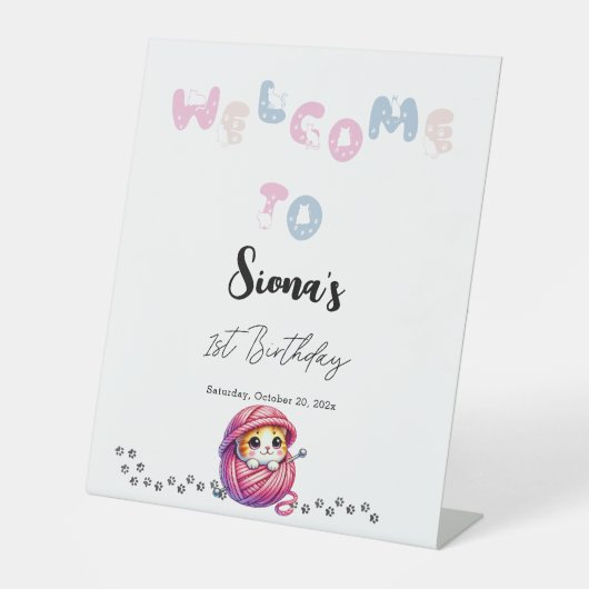 かわいい猫1歳の誕生日へようこそ 台座サイン (正面)