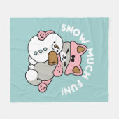 かわいい猫in雪ギアwith雪だるまアート フリースブランケット (正面(横))