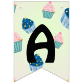 かわいい甘いカップケーキを振りかける2回目の誕生日ガーリー バンティングフラッグ (第3の旗)