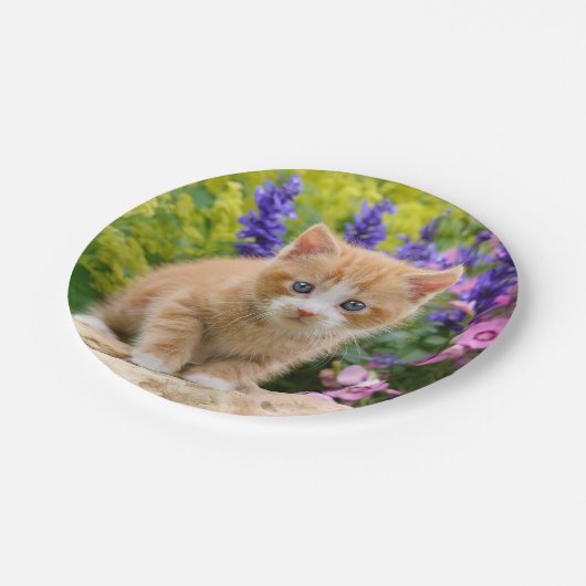 かわいい生姜の猫と花の間 – おもしろいパーティー ペーパープレート (アングル)