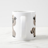 かわいい生意気な漫画のアライグマ ジャンボコーヒーマグカップ (裏面)