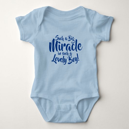 かわいい男の子で文字を変えられる ベビーボディスーツ (正面)